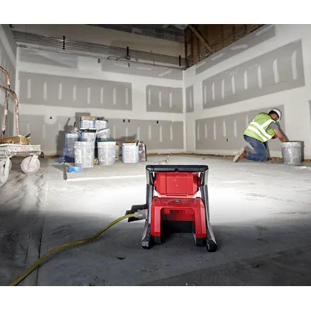 PROYECTOR DE DOBLE POTENCIA M18&trade; ROVER&trade;(2366-20) MILWAUKEE 02