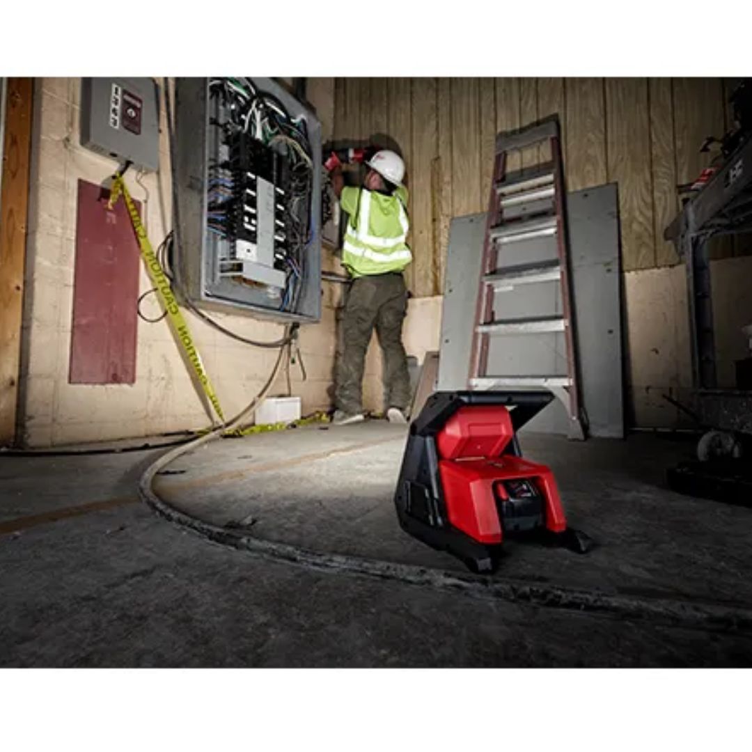 PROYECTOR DE DOBLE POTENCIA M18&trade; ROVER&trade;(2366-20) MILWAUKEE 03