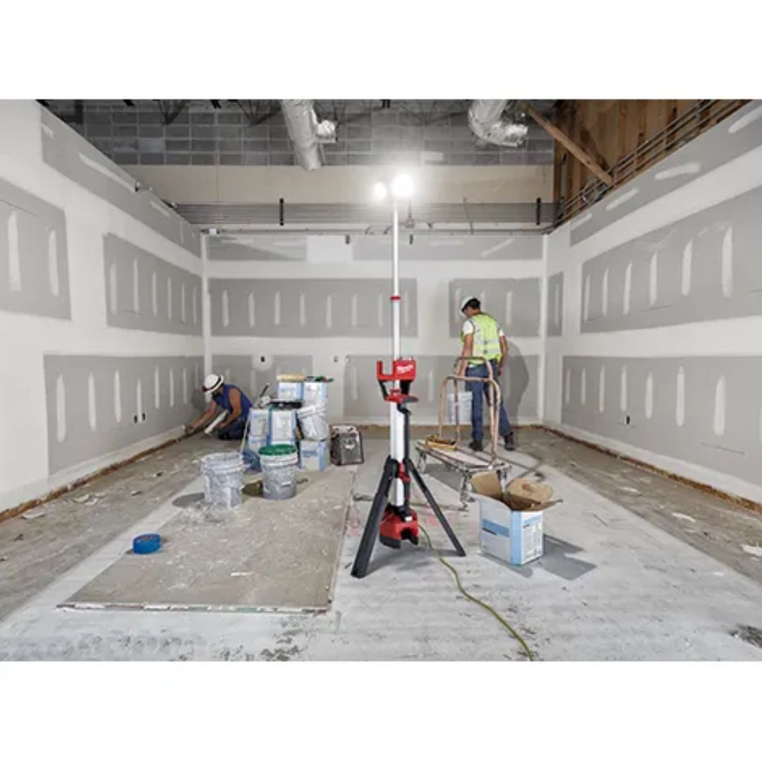 TORRE DE LUZ/CARGADOR M18&trade; ROCKET&trade; (2136-20) MILWAUKEE 03