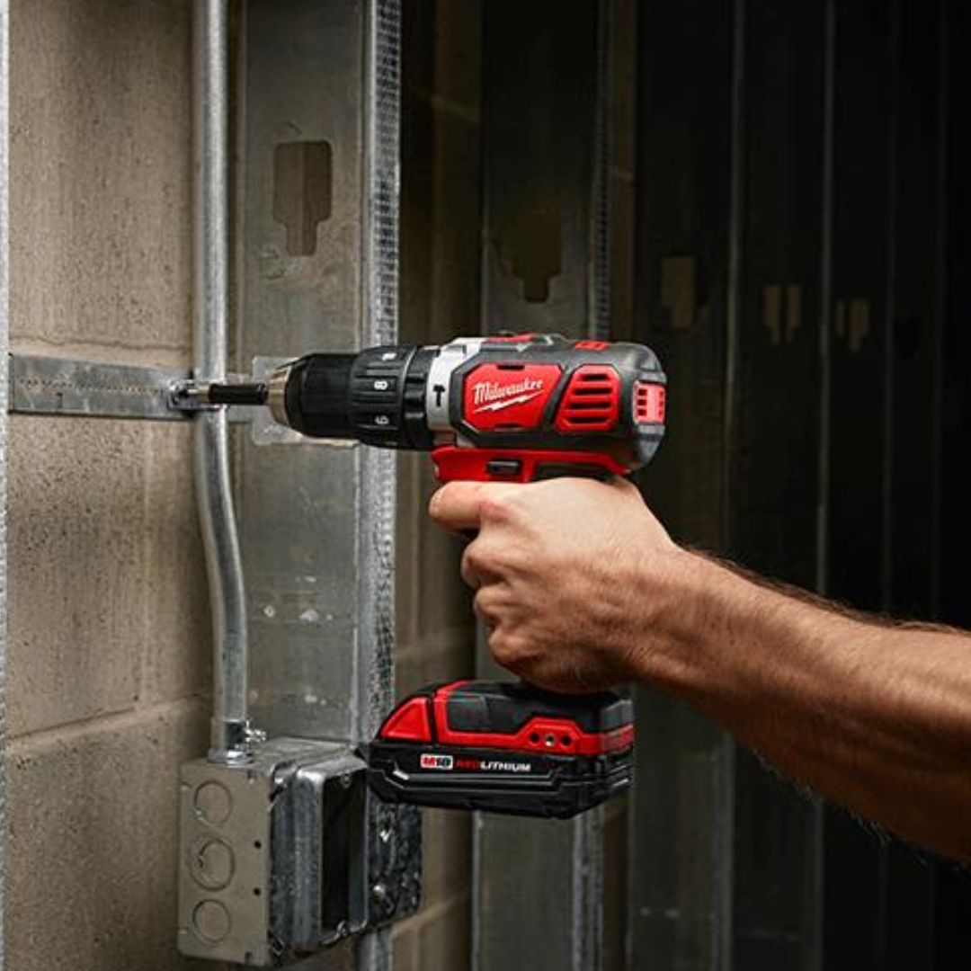 TALADRO PERCUTOR/DESTORNILLADOR COMPACTO M18&trade; DE 1/2" - 2607 MILWAUKEE 03